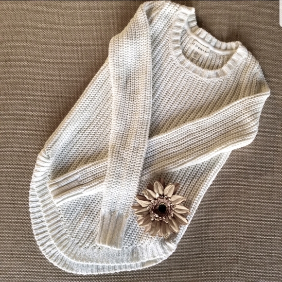 If It Were Me XS White/Gold Scoop Neck Sweater - Picture 2 of 9